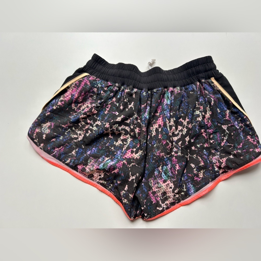 Lululemon Super Squad Short Floral Sport Black Multicolour gym running shorts - Picture 7 of 8